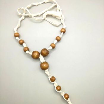 Ожерелье с деревянными бусинами - макраме